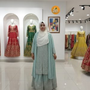 এলিগেন্ট এমব্রয়ডারি ওয়ার্ক থ্রি-পিস শারারা স্যুট – উৎসবের আভিজাত্যে Shikorbazar!