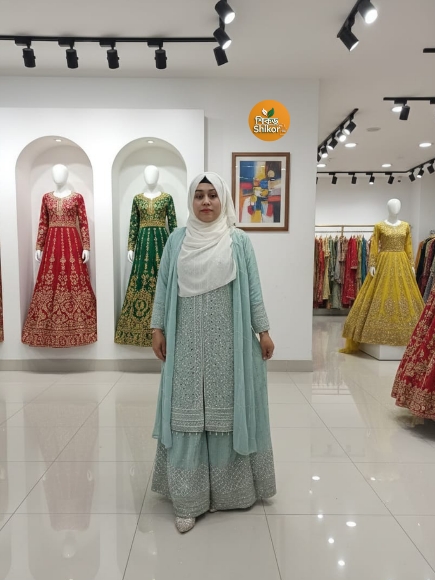 এলিগেন্ট এমব্রয়ডারি ওয়ার্ক থ্রি-পিস শারারা স্যুট – উৎসবের আভিজাত্যে Shikorbazar!